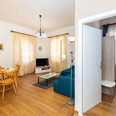 History Center Apartment *