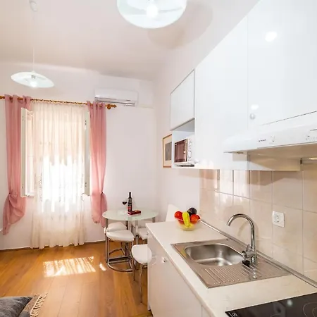 Apartment History Center *