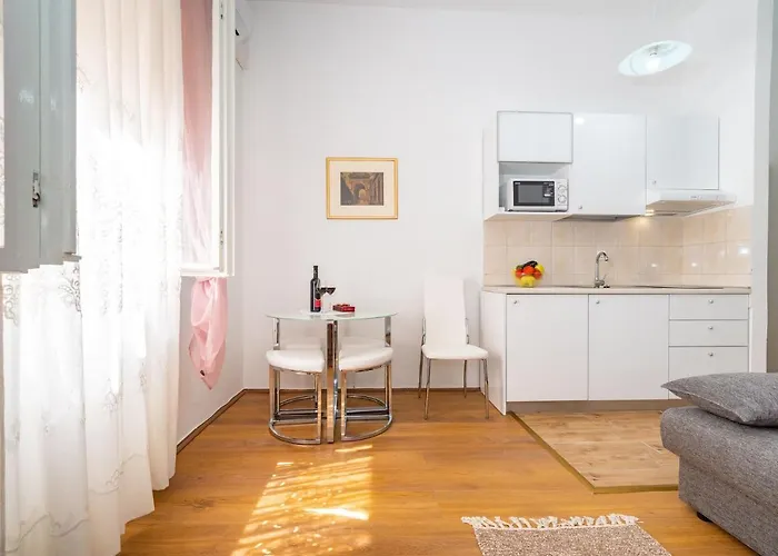 Apartman History Center