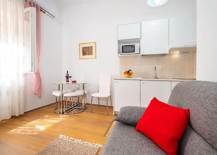 History Center Apartman *